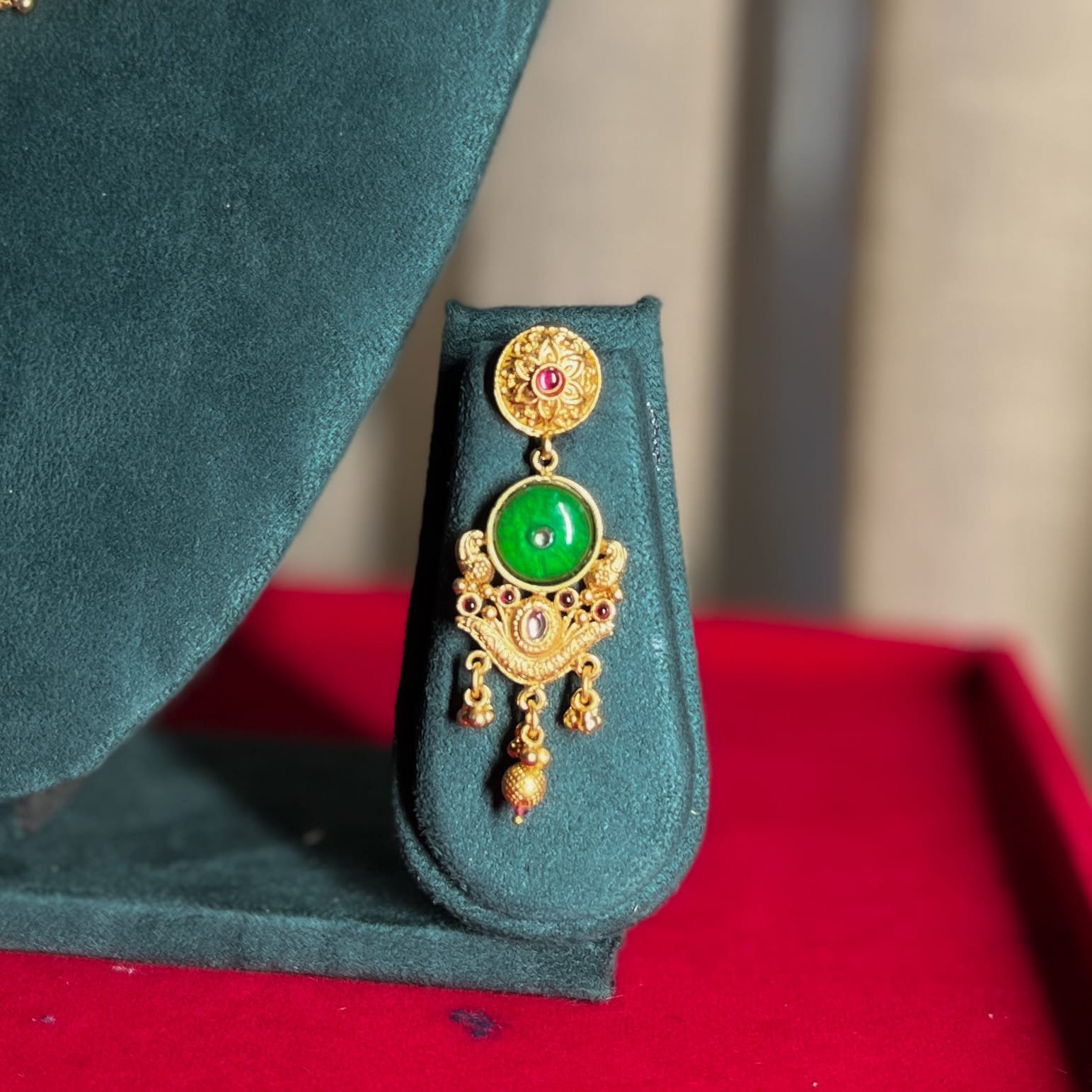 Traditional Green Stone Gold Necklace Set for Women |