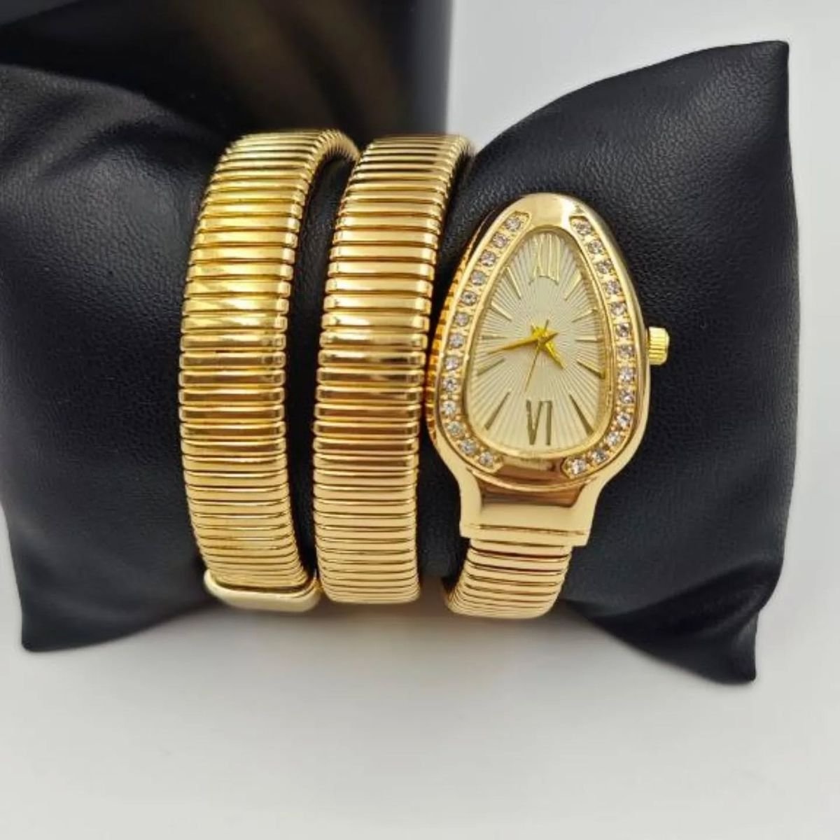 Snake Quartz trendy snack watch bracelet premium quality watch Women B 6900