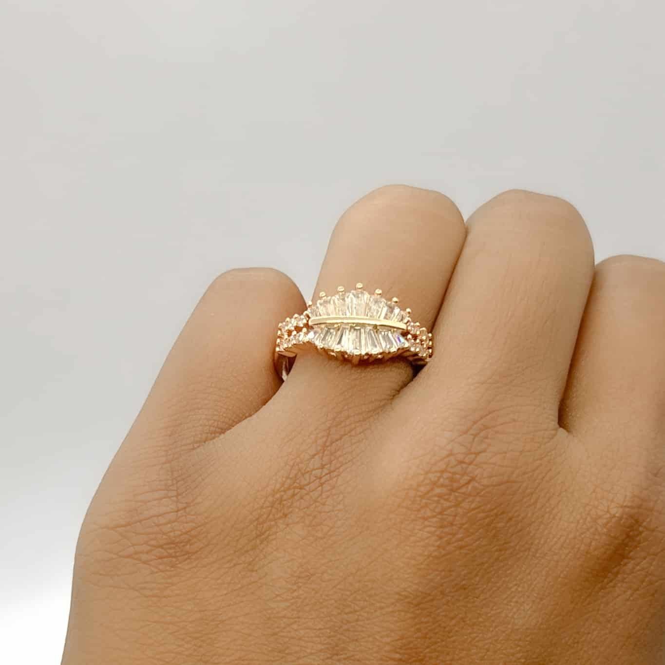 Gold AD Ring – Elegant Diamond Leaf Design