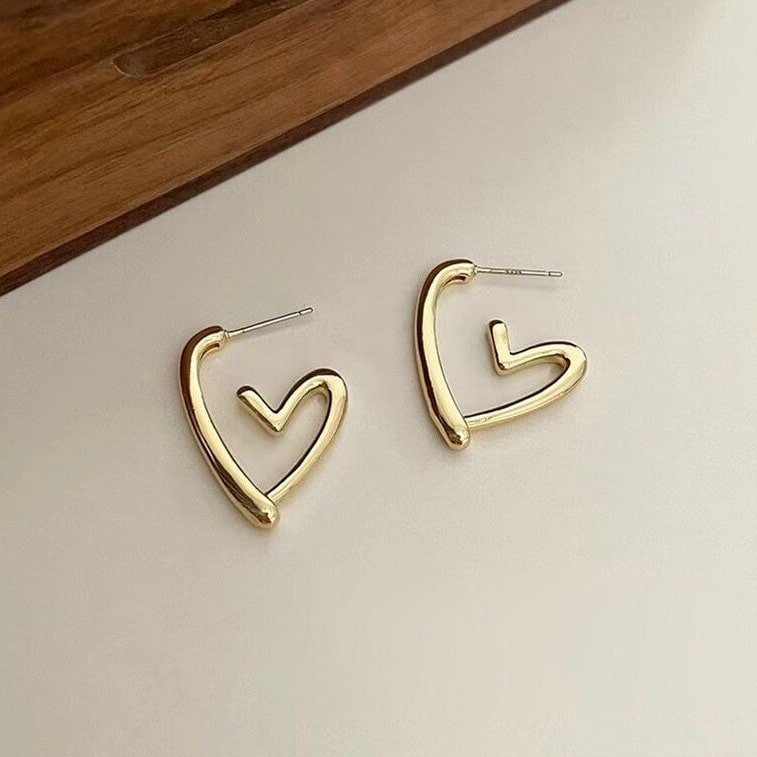 Gold Anti-Tarnish Heart Hoop Earrings – Lightweight Statement Jewelry for Women