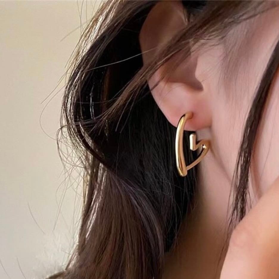 Gold Anti-Tarnish Heart Hoop Earrings – Lightweight Statement Jewelry for Women