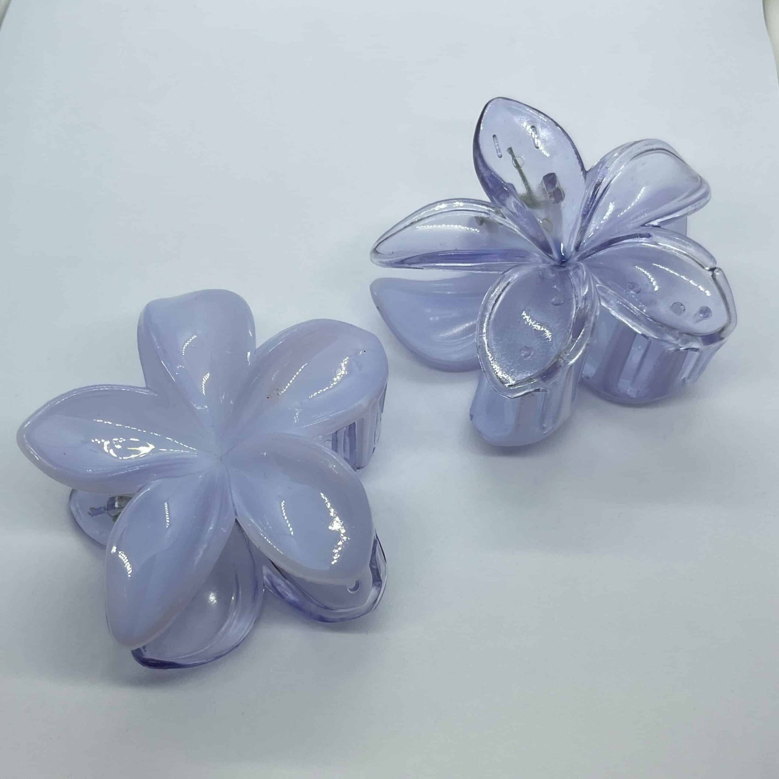Flower Hair Claw Clip – One Side Transparent Glossy Design