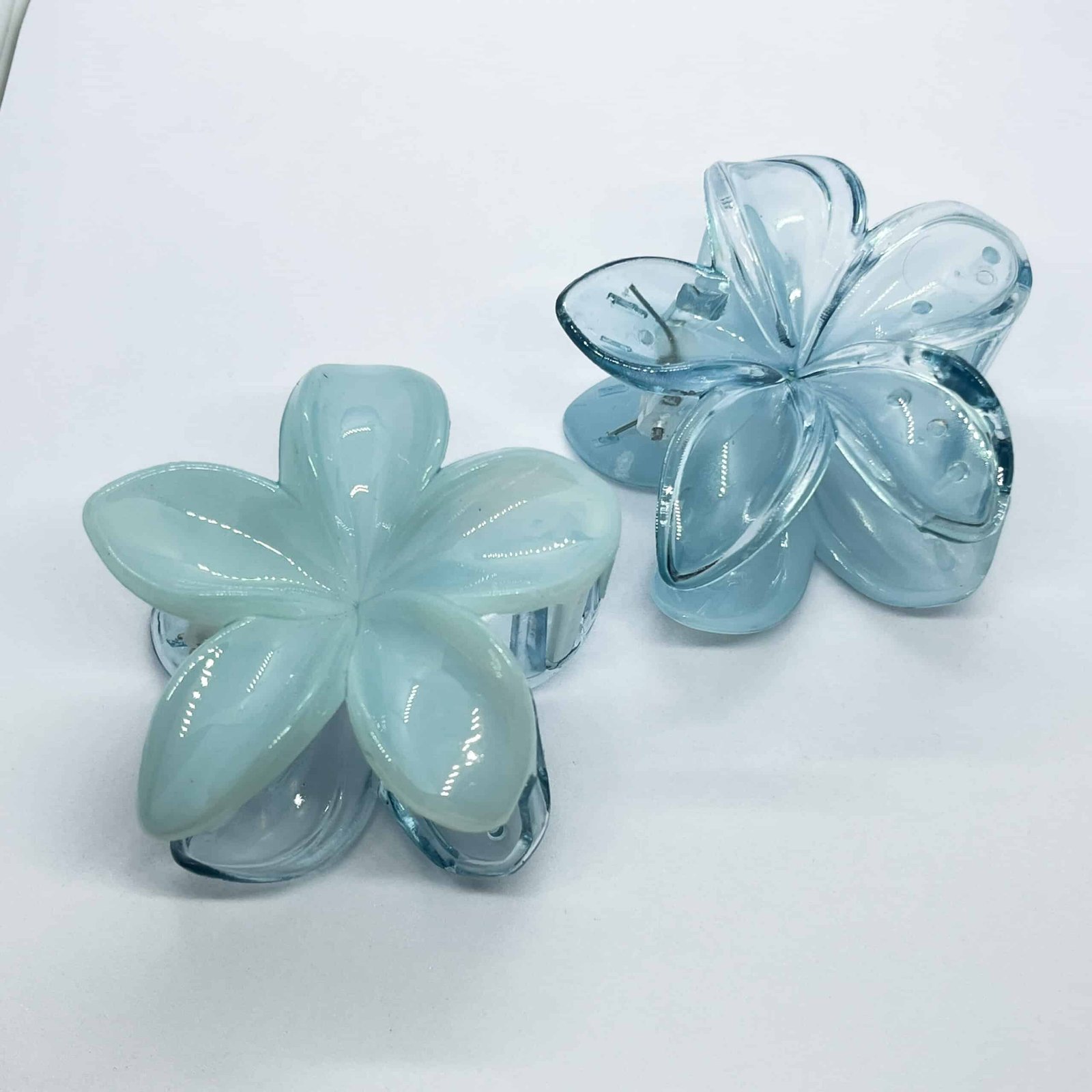 Flower Hair Claw Clip – One Side Transparent Glossy Design