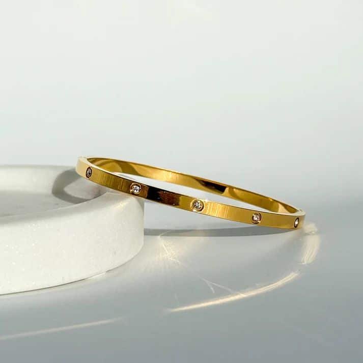 Luxury Gold Screw Bangle Bracelet – Timeless, Elegant & Long-Lasting